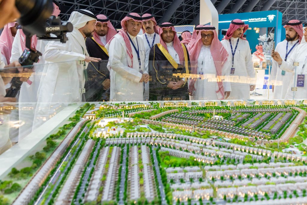 البلديات والإسكان تدشن معرض سيريدو 2025 العقاري في جدة — روافد العربية